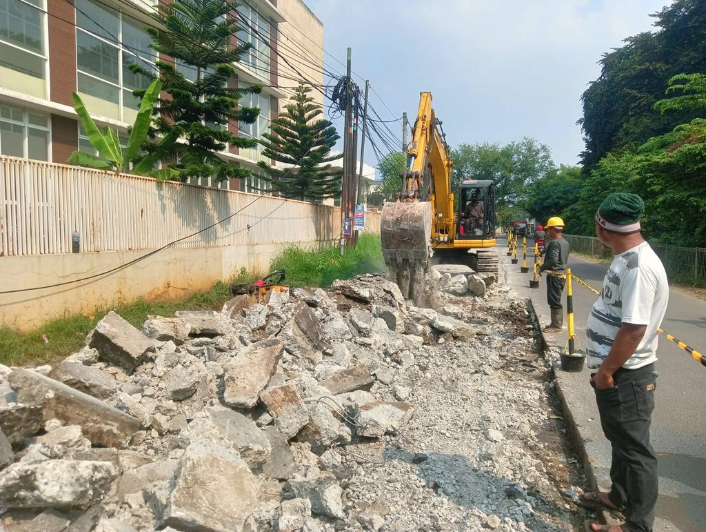 Perbaikan Jl Pala Raya, Pondok Cabe Udik, Pamulang, Tangsel, 18 Juli 2023. (Dok DSDABMBK Kota Tangsel)