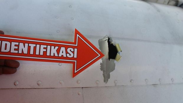 Pesawat caravan Smart Air nomor PK-SNO ditembaki teroris KKB saat akan mendarat di Bandara Pogapa, Distrik Homeyo, Kabupaten Intan Jaya, Papua Tengah (dok Polda Papua)