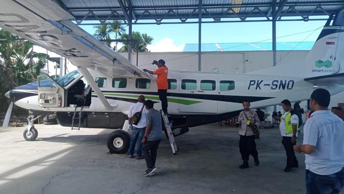 Pesawat ditembaki teroris KKB saat akan mendarat di Bandara Pogapa, Distrik Homeyo, Intan Jaya, Papua Tengah. Suara penembakan terdengar lebih dari 10 kali. (dok Polda Papua)