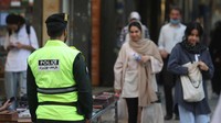 Pemerintah Iran juga mengambil langkah-langkah lain untuk tetap menegakkan aturan, termasuk menutup bisnis yang pegawainya tidak mematuhi aturan dan memasang kamera pengawas di tempat-tempat umum, untuk mendeteksi para pelanggar peraturan.  