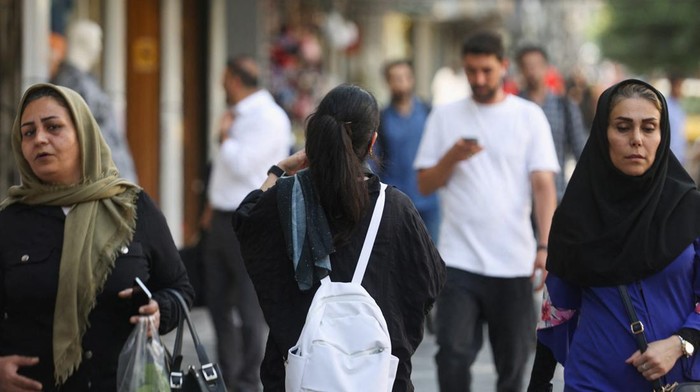 Iranian women walk on a street during the revival of morality police in Tehran, Iran, July 16, 2023. Majid Asgaripour/WANA (West Asia News Agency) via REUTERS ATTENTION EDITORS - THIS IMAGE HAS BEEN SUPPLIED BY A THIRD PARTY.
