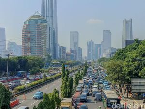 Warga Ngeluh Macet di Gatsu Tak Ada Habisnya Bikin Telat Ngantor