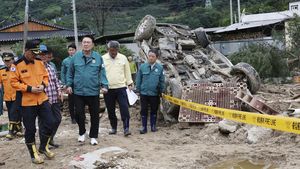 Presiden Korsel Tinjau Lokasi Terdampak Banjir yang Tewaskan Puluhan Jiwa