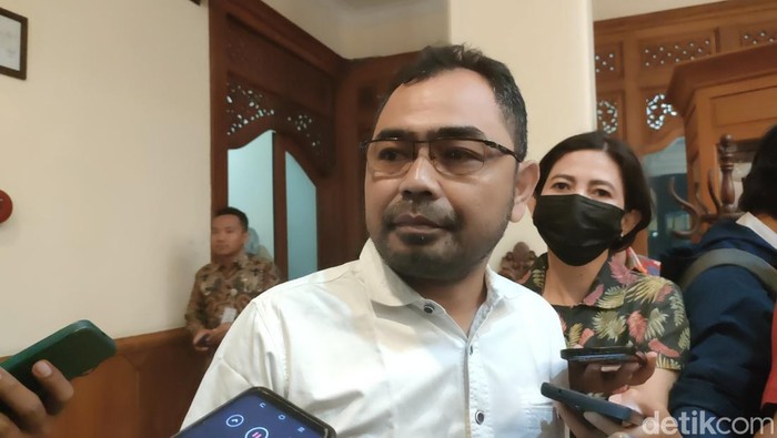 Koordinator relawan Bolone Mase, Kuat Hermawan di Balai Kota Solo, Selasa (18/7/2023).