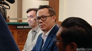 Senyum Rendy Kjaernett-Lady Nayoan Kala Hadiri Sidang Cerai Perdana