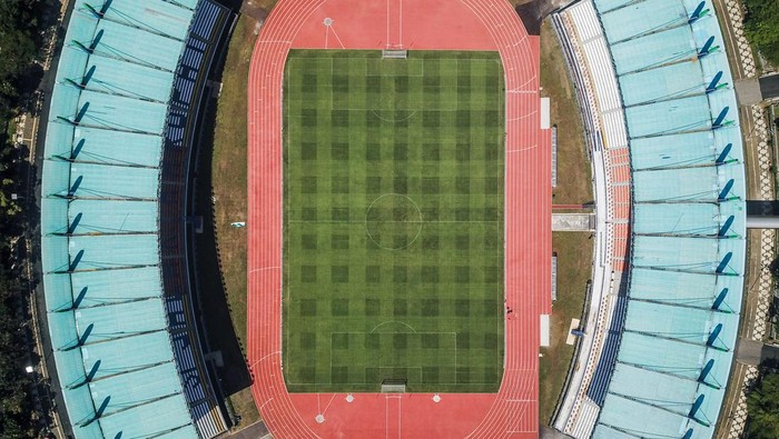 Renovasi Telan Rp 155 M, Begini Potret Stadion Si Jalak Harupat Foto udara Stadion Si Jalak Harupat di Kutawaringin, Kabupaten Bandung, Jawa Barat, Selasa (18/7/2023). Kemeterian PUPR mencatat, hingga Juli 2023 progres renovasi Stadion Si Jalak Harupat yang direncakanan menjadi sarana pendukung penyelenggaraan Piala Dunia FIFA U-17 telah mencapai 100 persen dengan total anggaran Rp155,17 miliar. ANTARA FOTO/Raisan Al Farisi/aww.