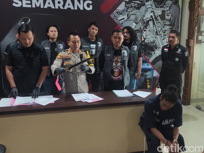 Rilis kasus penganiayaan resepsionis kostel di Mapolrestabes Semarang, Selasa (18/7/2023).