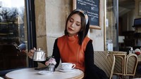 Saat ke luar negeri, Rossa sering membagikan momennya di beberapa kafe. Mereka tampak menikmati secangkir kopi yang hangat. Foto: Instagram @itsrossa19