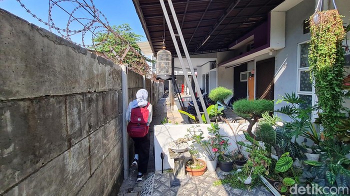 Rumah Cluster di Bekasi Ditembok Warga Penampakan rumah yang jalannya ditembok karena sengketa di Perumahan Green Village, Bekasi Utara, Kota Bekasi, Jawa Barat, Selasa (18/7/2023). Jalan ini ditembok alasannya, karena lahan yang digunakan pengembang dimiliki oleh orang lain. Adapun pengembang atau developer perumahan tersebut adalah PT Suryatama Mitra Persada yang kini disebut hilang bak ditelan bumi.