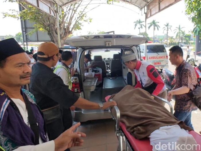Seorang jemaah haji asal Kabupaten Pekalongan wafat setiba di Asrama Haji Donohudan, Boyolali, Jawa Tengah, Selasa (18/7/2023).