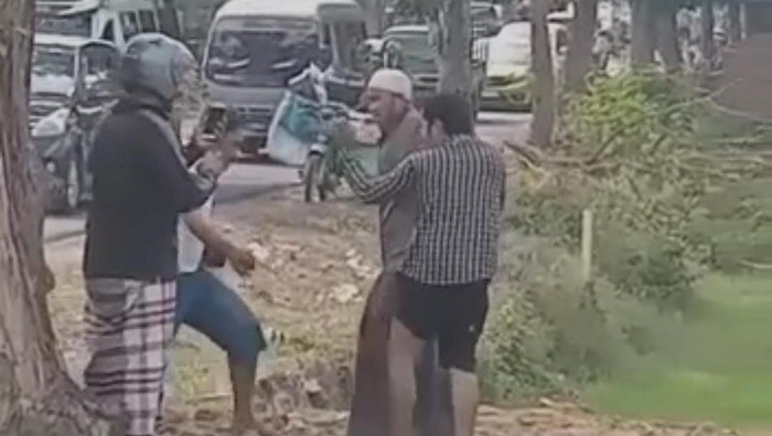 suami keroyok pria yang bonceng istrinya di Bangkalan