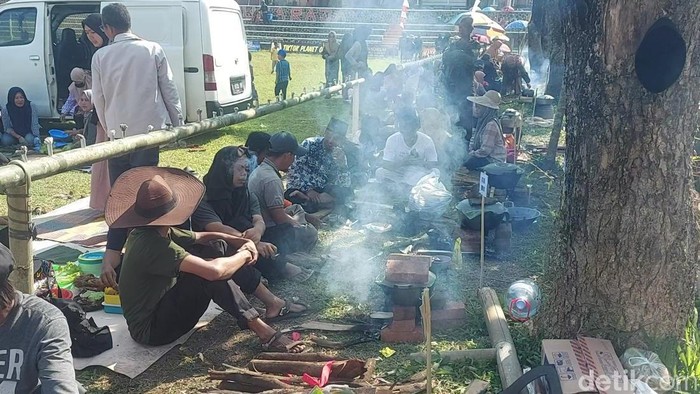 Suasana lomba liwet memeriahkan tahun baru hijriah di Tasikmalaya.