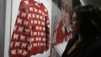 Jaketnya kini laku Rp 15,6 miliar atau 10 kali lipat dari taksiran awal.  Foto: AP/Frank Augstein