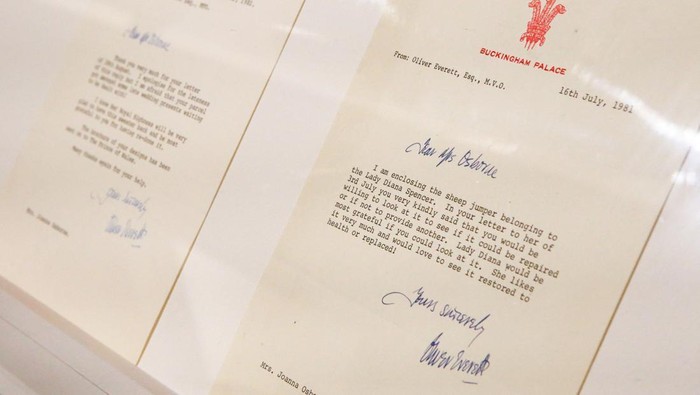 Correspondence from Oliver Everett, private secretary to Britain's late Diana, Princess of Wales, is displayed at Sotheby's, in London, Britain, July 17, 2023. The correspondence refers to a 'black sheep' jumper worn by Diana, and together they will go up for auction after being recently rediscovered in a box in the attic of the jumper's manufacturers. (REUTERS/Rachel Adams)