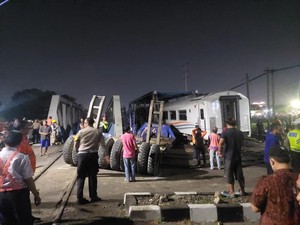 Tabrakan dengan Truk Trailer, KA Brantas Bawa 626 Penumpang
