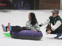 Seru-seruan di Trans Snow World Bekasi