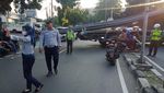 Penampakan Truk Melintang di Tebet Pemicu Kemacetan Pagi Ini