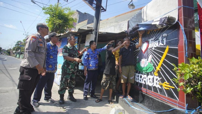 Tugu silat di Kota Madiun
