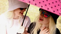 Gelombang panas berisiko bagi kesehatan mereka. Jika harus meninggalkan rumah pada siang hari, mereka harus mengenakan tabir surya, topi, kacamata hitam, serta payung dengan teknologi pelindung matahari.  