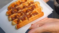 Dari Jerman ada Gaufre yang menempati posisi 9. Gaufre adalah waffle yang berbentuk lonjong tipis. Isiannya berupa krim vanilla. Biasanya Gaufre dinikmati sebagai menu sarapan bersama secangkir kopi.