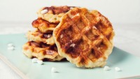 Selain Gaufre, jajanan Liege waffles juga masuk daftar TasteAtlas ini. Bentuknya potongan kecil dengan adonan brioche. Rasa karamel yang unik jadi ciri khasnya.
