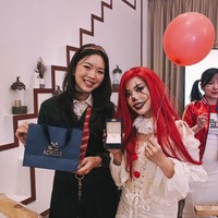 Acara ini dilaksanakan tepat setelah satu tahun kerja sama antara Roona Lashter bersama Astariri yang merilis Lashter bulu mata magnet terbaru yang memiliki 4 tipe sesuai dengan pilihan @Astaririri yaitu Petals, Diamond, Donut, dan Ocean. Bulu mata pilihan Astaririri merupakan bulu mata messy look seperti bulu mata asli tetapi tetap lembut.