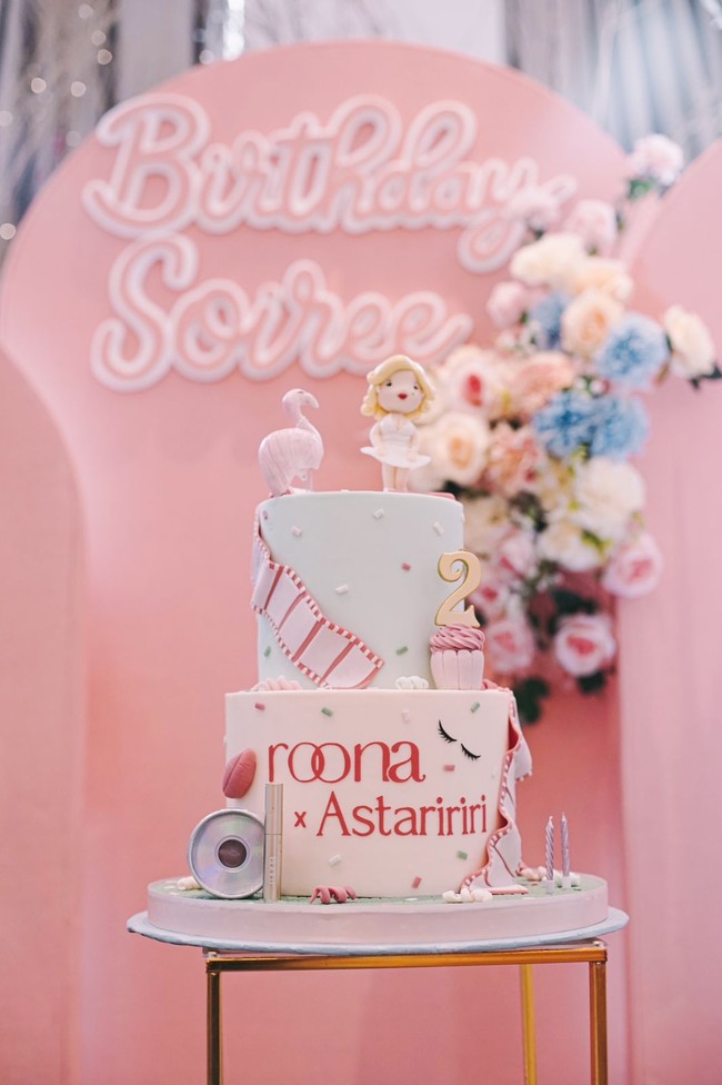 Roona merayakan ulang tahun keduanya di sebkha restoran di kalasan Jakarta Utara. Acara ini juga sekalian launching Kolaborasi dengan beauty influencer Astari Budi. Kolaborasi ini bertujuan untuk memperkenalkan produk bulu mata baru Roona Lashter x @astaririri. Adapun beberapa influencer yang hadir merupakan beauty blogger ternama dan mengikuti serangkaian acara yang diselenggarakan.
