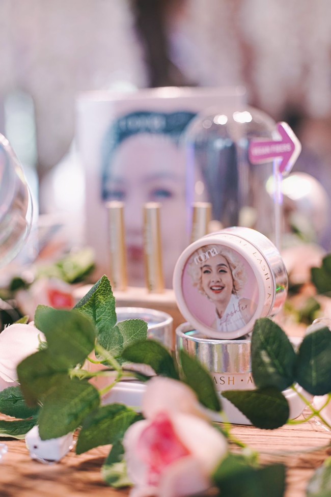 Dalam kolaborasi Roona Lashter x Astaririri kali ini menghadirkan produk baru yaitu Lashter dengan bahan yang terbuat dari Mink Eco Lash (Ecological Mink), yaitu bulu khusus yang bisa membuat mata menjadi jauh lebih indah dan terlihat lebih natural.