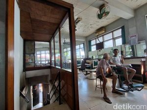 Dicari! Tukang Cukur Penerus Barbershop yang Berdiri Sejak 112 Tahun Silam