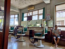 Pengelola Barbershop Shin Hua Bakal Layani Cukur Rambut Selama Masih Hidup