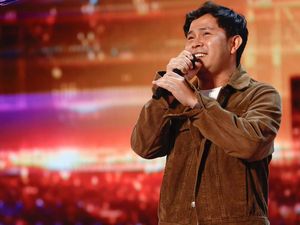 Momen 4 Juri Americas Got Tallent Standing Applause untuk Cakra Khan