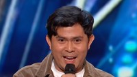 Cakra Khan mendapatkan empat yes dari juri. Foto: YouTube Americas Got Talent 2023