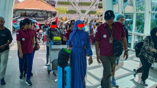 Rudenim Denpasar mendeportasi dua warga negara Pakistan melalui Bandara Internasional I Gusti Ngurah Rai dengan tujuan akhir Allama Iqbal Lahore International Airport, Selasa siang (18/7/2023).