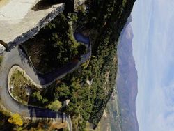 Aneka Foto Aneh Seperti Melawan Hukum Gravitasi