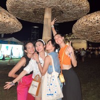 Blekpunk. Blackpink versi kearifan lokal. Tampak luar elegan, aslinya komedian. Selalu bersyukur didekatkan sama mereka, tulis Febby di Instagram pribadinya pada Januari 2022 lalu. Foto: Instagram @enzystoria Foto: Dok. Instagram