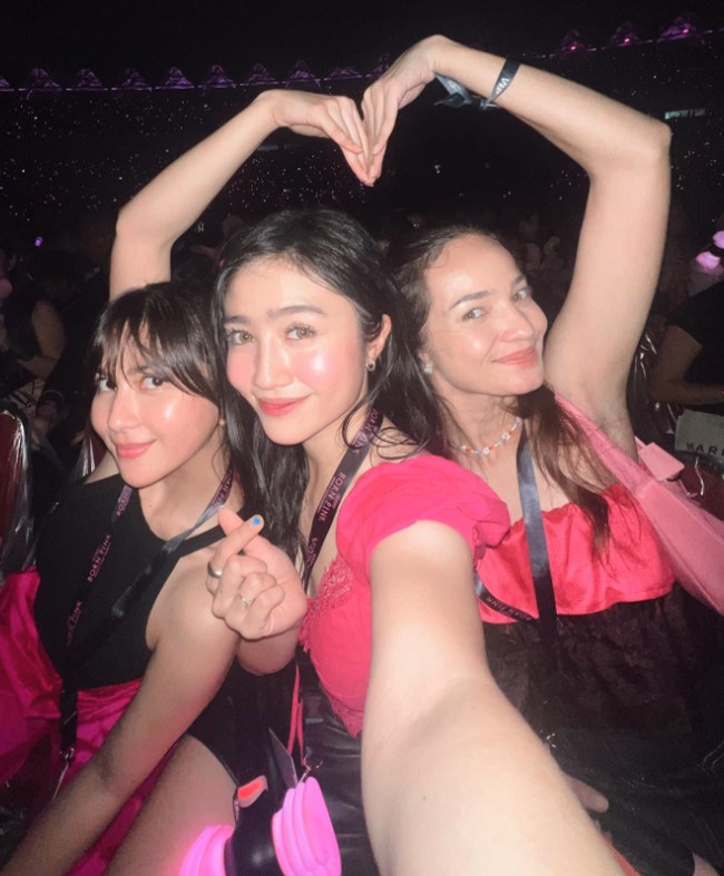 Ada pula potret kebersamaan geng Blekpunk saat nonton konser Blackpink sehingga memicu perhatian netizen. Meski sudah bersahabat lama namun kebersamaan mereka menonton konser Blackpink membuat geng Blekpunk semakin populer. Foto: Dok. Instagram