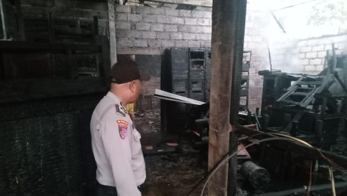 Gudang mebel di Abiansemal, Badung, ludes terbakar, Rabu (19/4/2023) petang. Dok Polsek Abiansemal