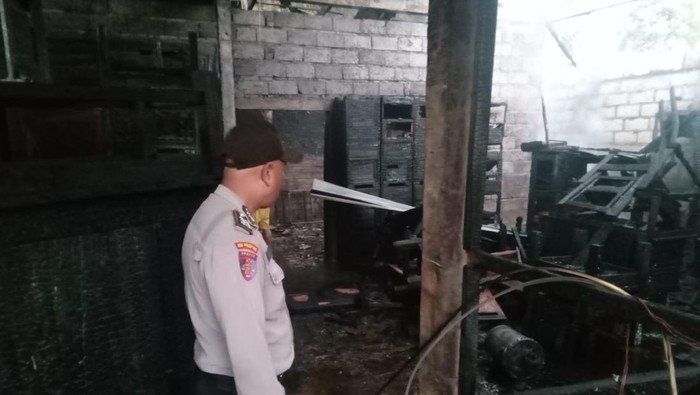 Gudang mebel di Abiansemal, Badung, ludes terbakar, Rabu (19/4/2023) petang. Dok Polsek Abiansemal