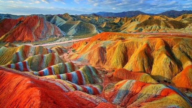Gunung Pelangi Zhangye Danxia, China Gunung Pelangi Zhangye Danxia, China