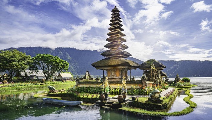 Ulun Danu Beratan Temple is a famous landmark located on the western side of the Beratan Lake , Bali ,Indonesia.