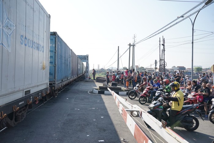 Jalur rel ganda di Madukoro Semarang sudah bisa dilalui usai kecelakaan KA Brantas vs truk. Foto diambil Rabu (19/7/2023) pagi.