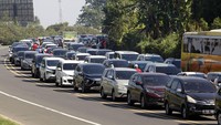 Jalur puncak selalu padat saat libur sepeti libur Tahun Baru Islam 1 Muharam 1445 Hijriah hari ini.