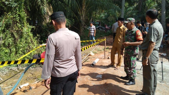 Lokasi galian sumur warga di OKI semburkan gas berapi dipasang police line
