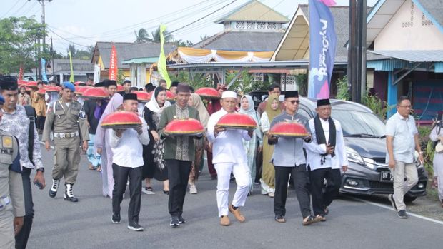 Melihat tradisi nganggung yang digelar warga di Pulau Bangka menyambut 1 muharram