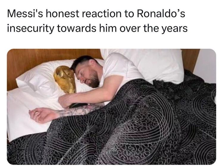 Meme Ronaldo Dirujak Netizen Gegara Senggol Messi