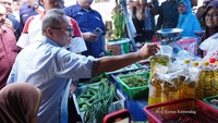 Pada kesempatan tersebut, Mendag didampingi oleh Direktur Barang Kebutuhan Pokok dan Barang Penting, Bambang Wisnubroto.