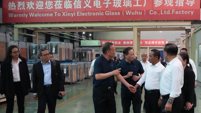 Momen Menteri Bahlil Sambangi Investor di China Menteri Investasi/Kepala BKPM Bahlil Lahadalia, bertolak ke Tiongkok dalam rangka menemui investor potensial pada hari Selasa (18/07).