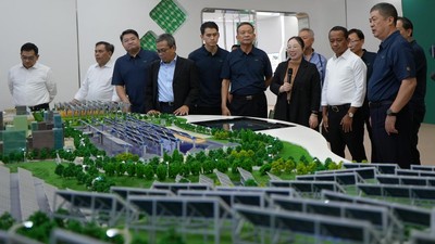 Momen Menteri Bahlil Sambangi Investor di China