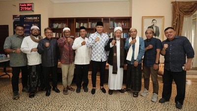 Momen Silaturahmi AHY Bersama Para Ulama di Madura