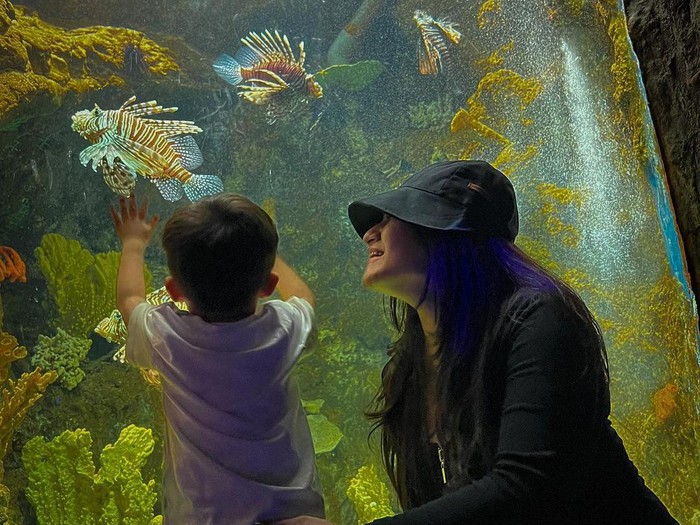 Nathalie Holscher Nathalie Holscher bersama sang buah hati.